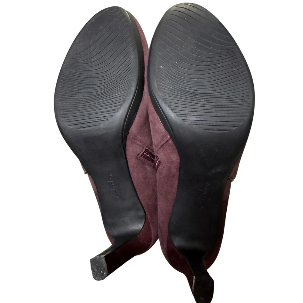 Clarks Womens‎ 8.5M Ambyr Gem Plum Suede Ankle Booties Platform Heels